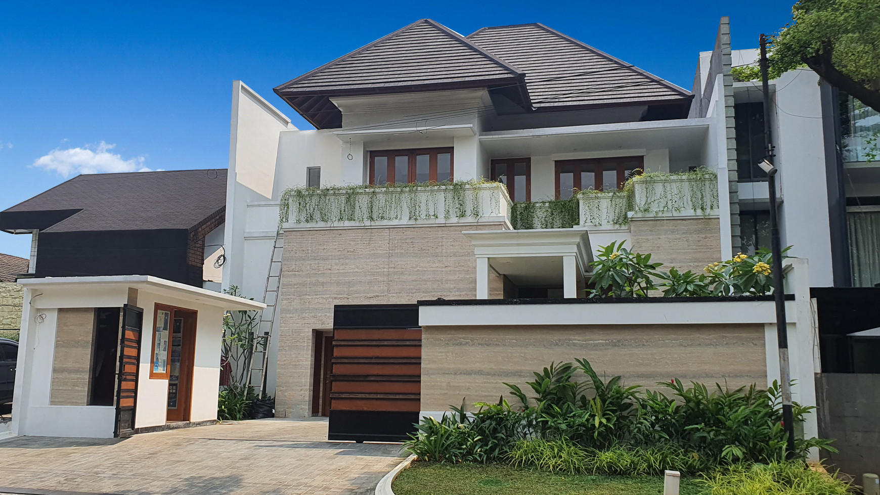 RUMAH BRAND NEW DESIGN MODERN GAYA VILLA JALAN LEBAR-PONDOK INDAH 