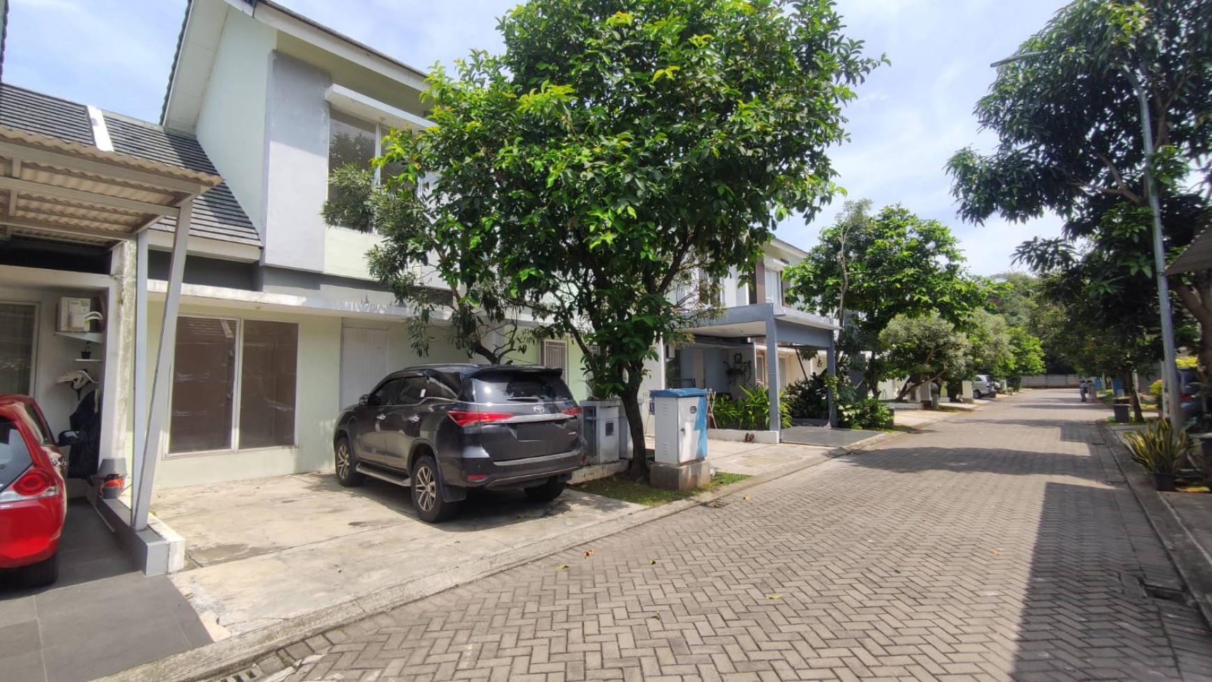 Rumah minimalis 2 lantai siap huni di Serpong