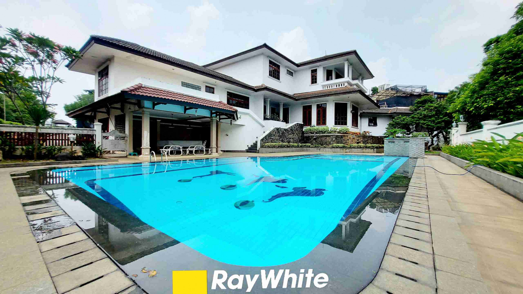 DIJUAL RUMAH DI KOMPLEKS BLOK A CINERE, DEPOK;  VIEW DANAU, LINGKUNGAN TENANG, PRIVATE POOL