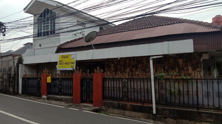 Rumah Strategis Pinggir Jalan Raya @Slipi