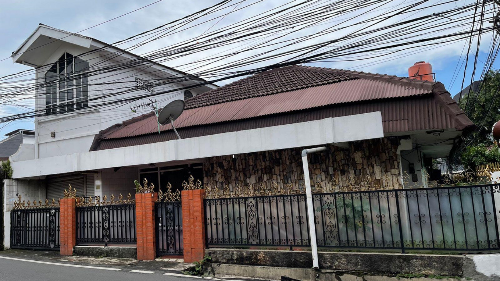 Rumah Strategis Pinggir Jalan Raya @Slipi