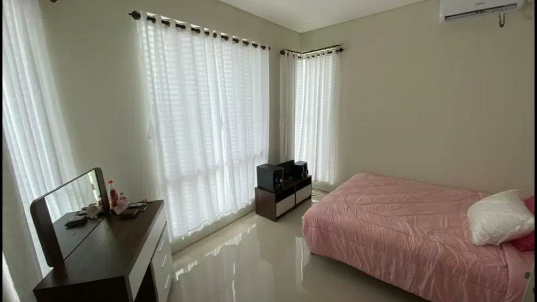 Dijual Rumah North West Hill Citraland - 2 K.Tidur - SEMI Furnished - SHM - Bisa KPR Bank