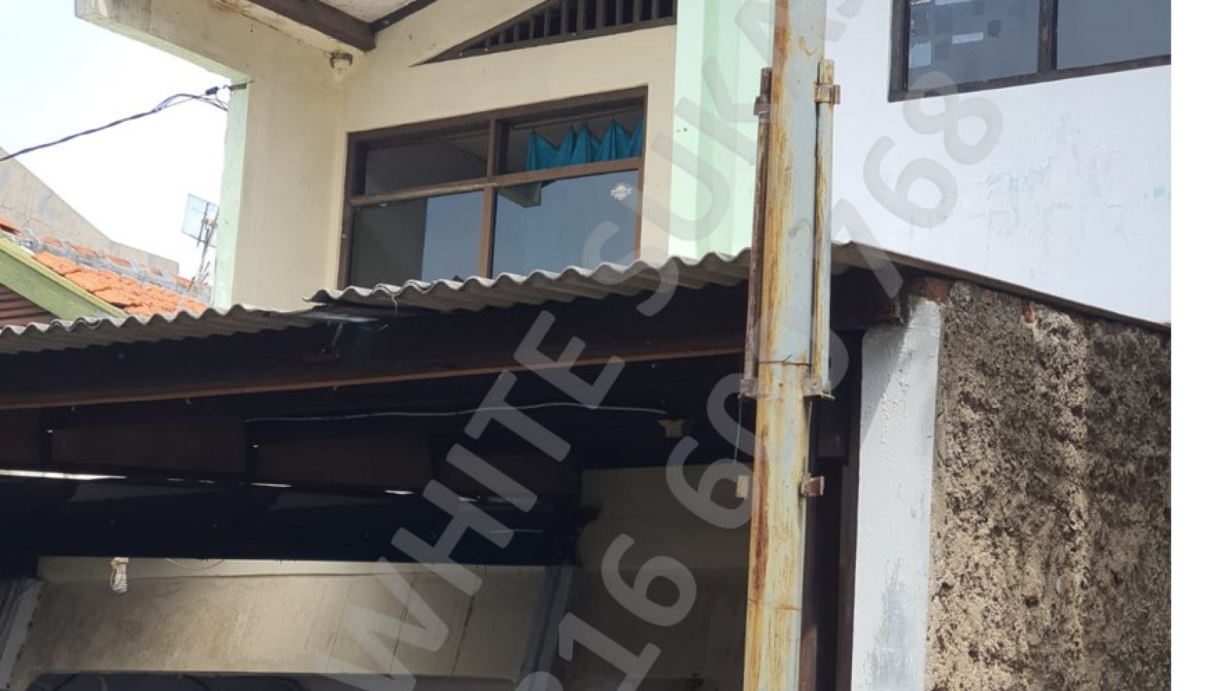 Dijual Rumah Tinggal Hoek di Sarijadi