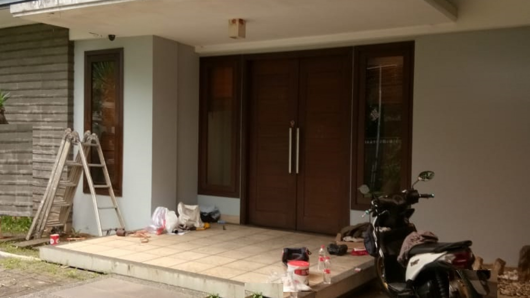 Rumah Bagus, dengan halaman depan yang Asri dan luasdi Kebayoran Baru