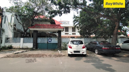 Rumah Hook di Jalan Porong, Darmo, Surabaya