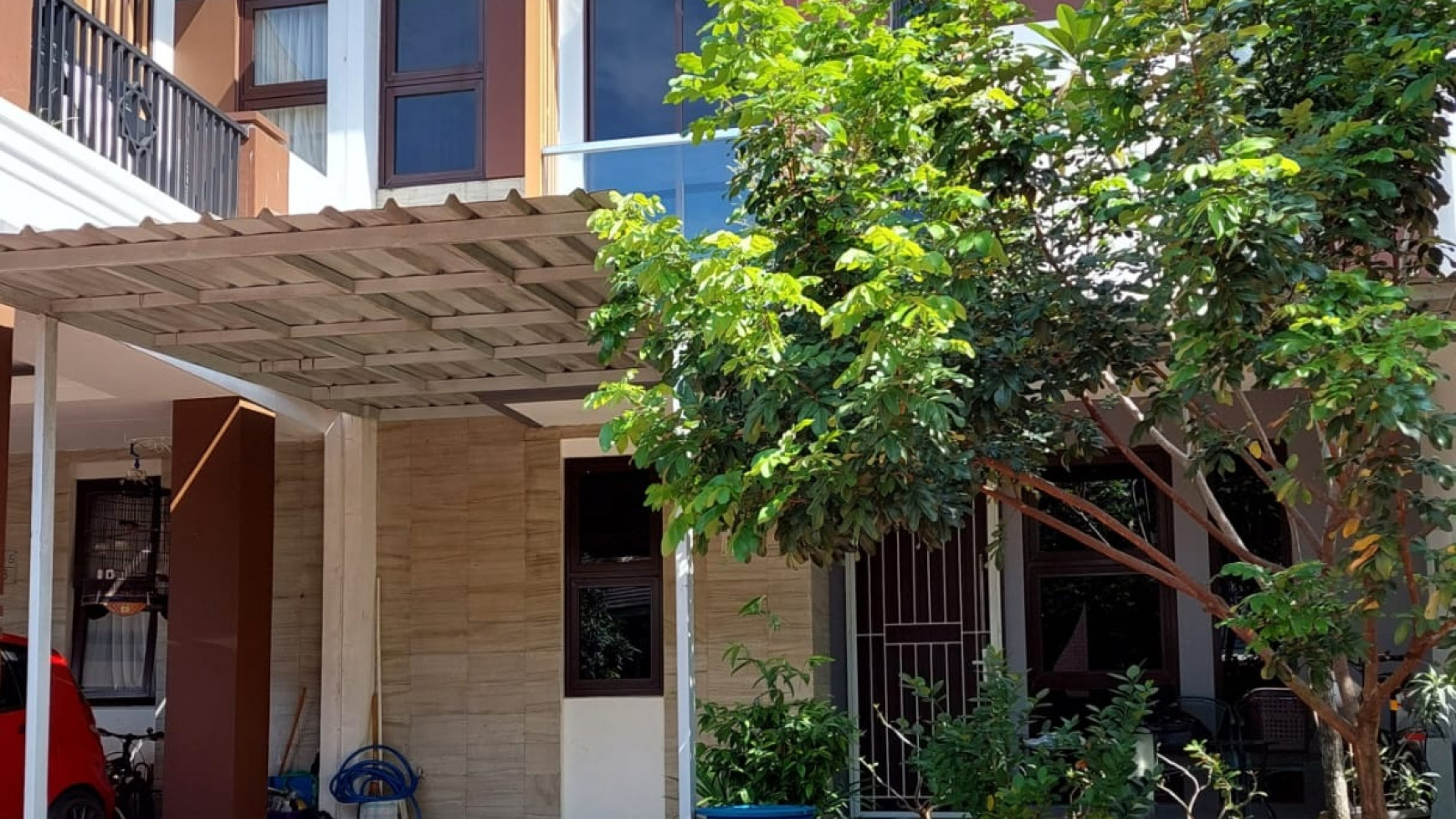 Rumah rapih siap huni De Latinos Buenos Park