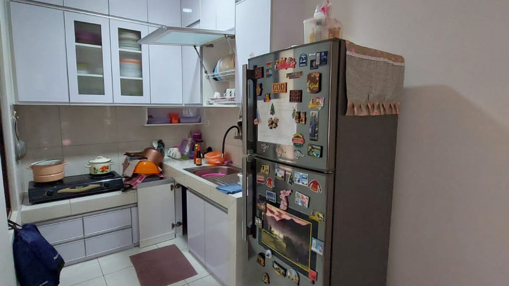 Rumah rapih siap huni De Latinos Buenos Park