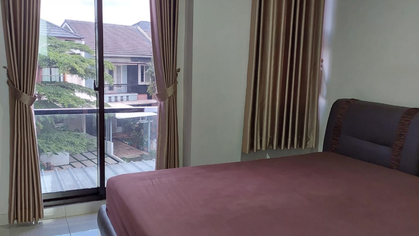 Rumah rapih siap huni De Latinos Buenos Park