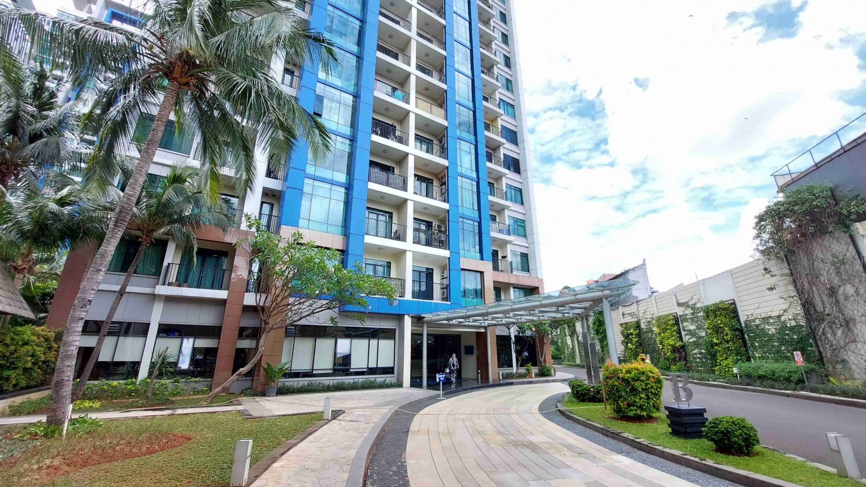 DIJUAL CEPAT UNIT DI APARTMENT DI HAMPSTON PARK, TOWER B, JAKSEL, DEKAT SEKOLAH JIS, POOL VIEW, FURNISHED