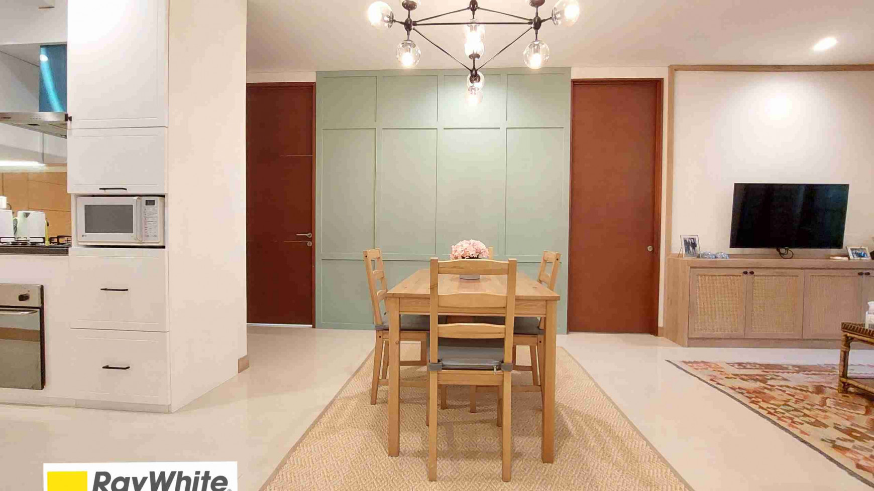 DIJUAL CEPAT UNIT DI APARTEMEN HAMPTONS PARK, CILANDAK, DEKAT SEKOLAH JIS, LOW FLOOR, FURNISHED