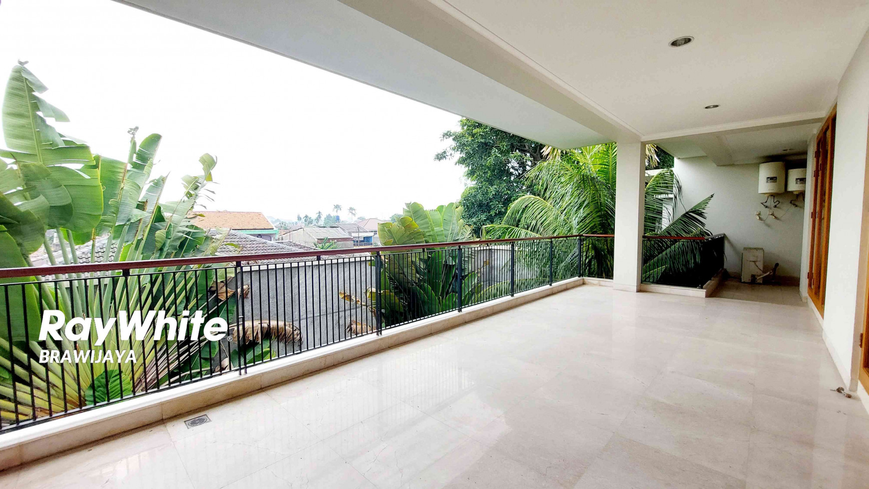 DISEWAKAN RUMAH DI JALAN KEMANG BARAT, JAKSEL, SIAP HUNI, PRIVATE POOL, SEMI FURNISHED, 5 BEDROOMS