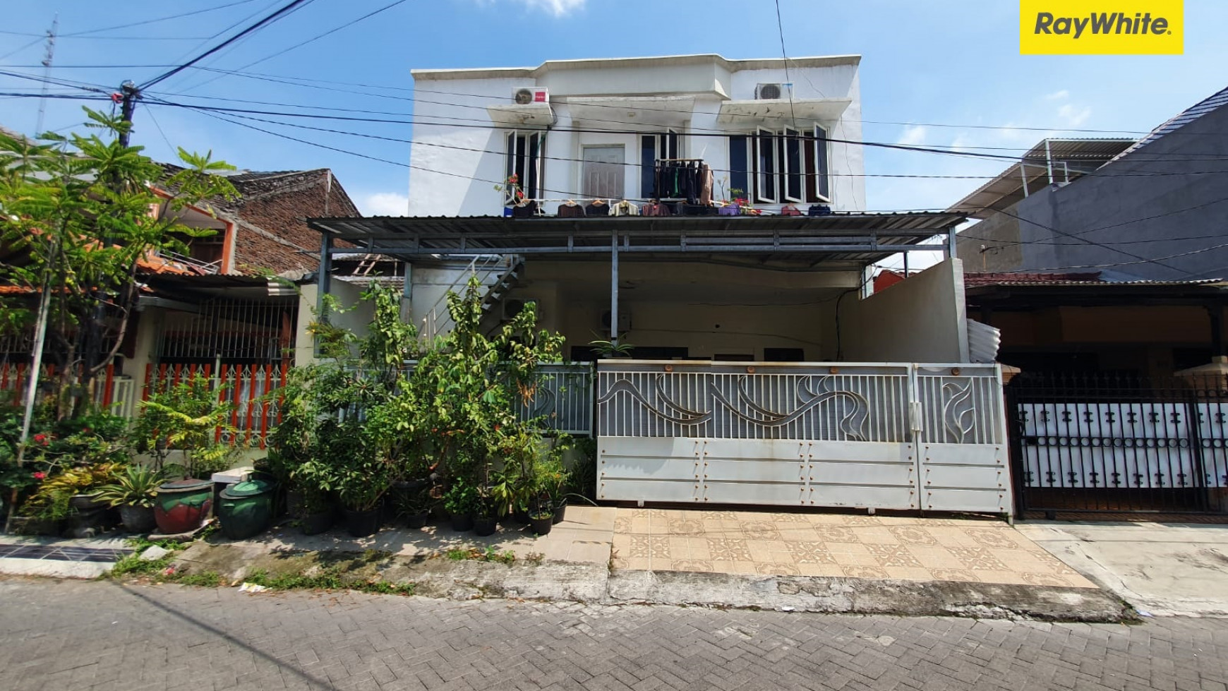 Rumah 2 lantai di Simpang Darmo Permai Selatan, Surabaya