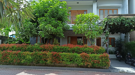 RUMAH MEWAH DENGAN DESAIN MINIMALIS, DI DALAM PERUMAHAN TAMAN LAVENDER, SLEMAN