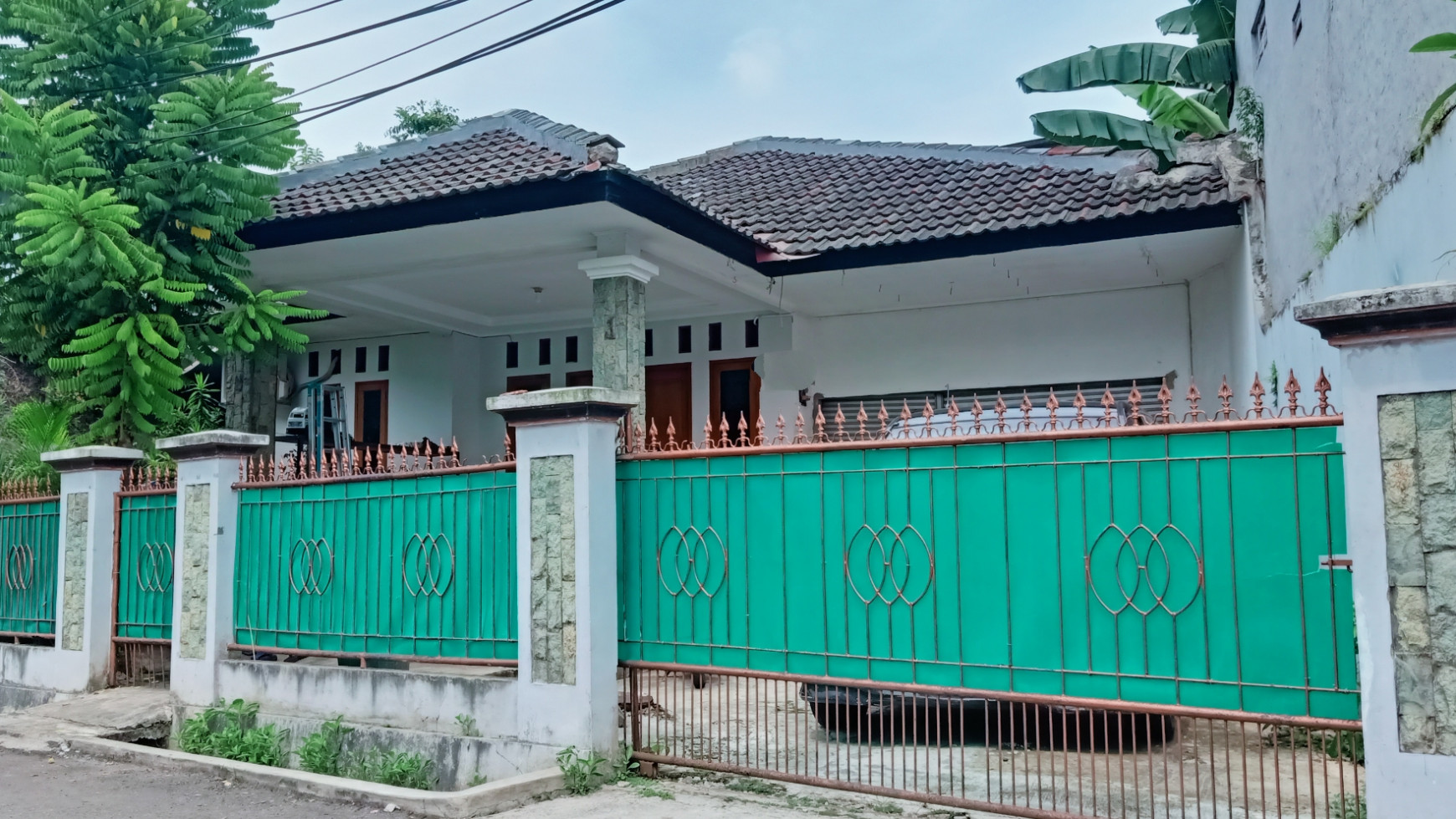 Rumah siap huni di pondok aren