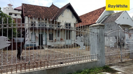 Rumah Hitung Tanah di Jln Pandegiling Surabaya