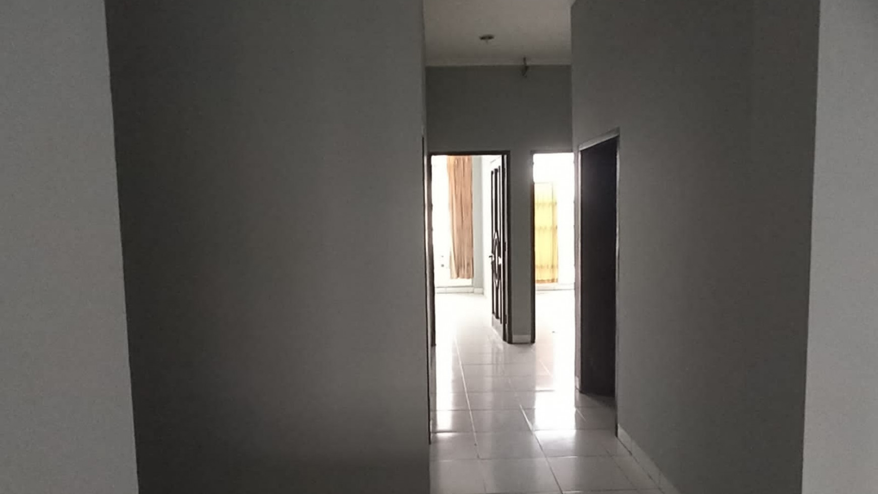 Ruko 3 lantai, bagus, lokasi pingir jalan raya di Bintaro.