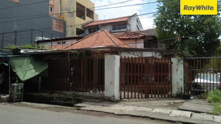 Rumah Hitung Tanah Hook di Jalan Puspita, Bubutan, Surabaya