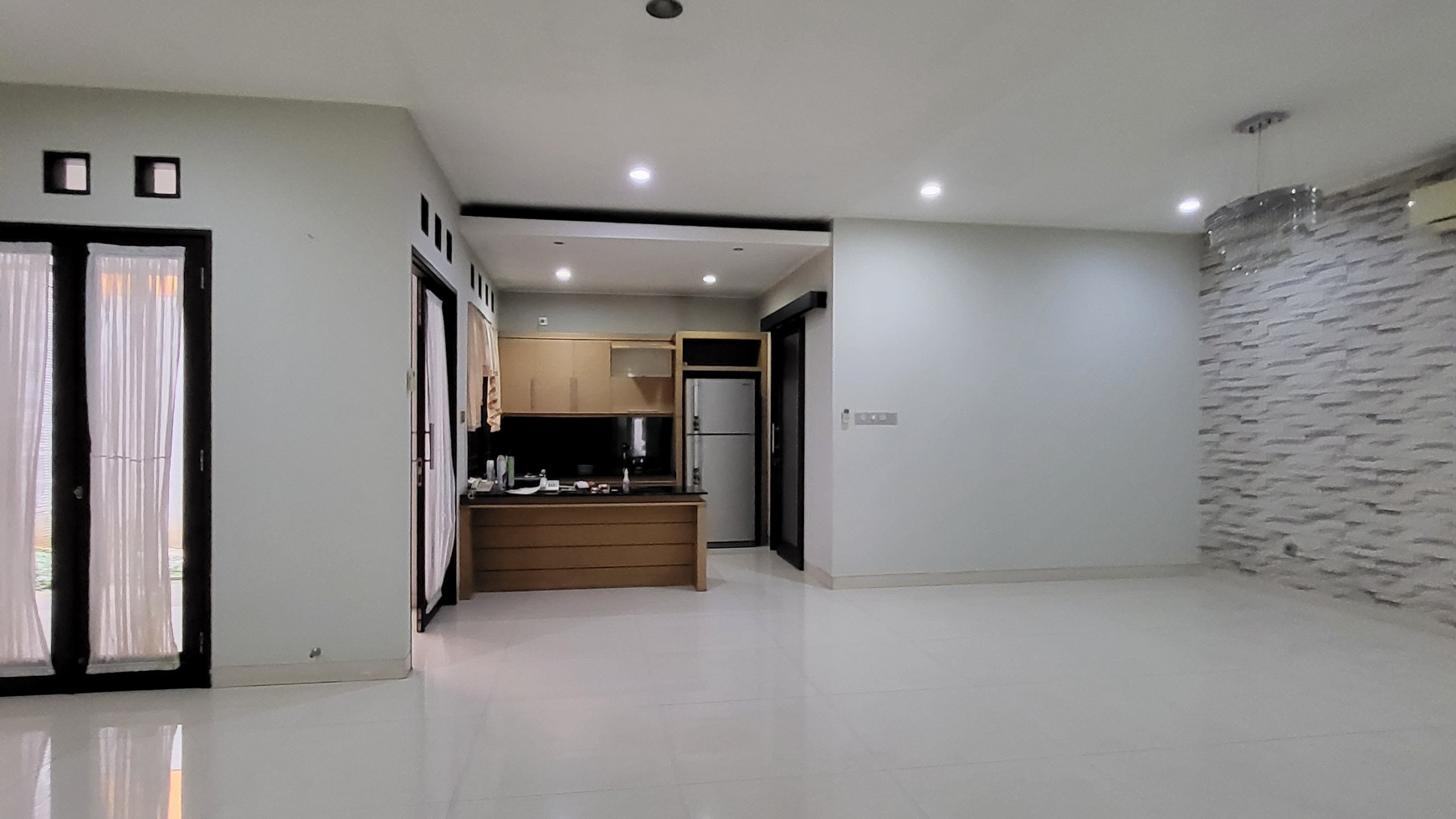 FOR RENT RUMAH MINIMALIST LINGKUNGAN NYAMAN - DEMPO KEBAYORAN BARU