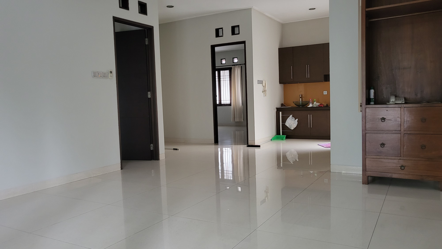 FOR RENT RUMAH MINIMALIST LINGKUNGAN NYAMAN - DEMPO KEBAYORAN BARU