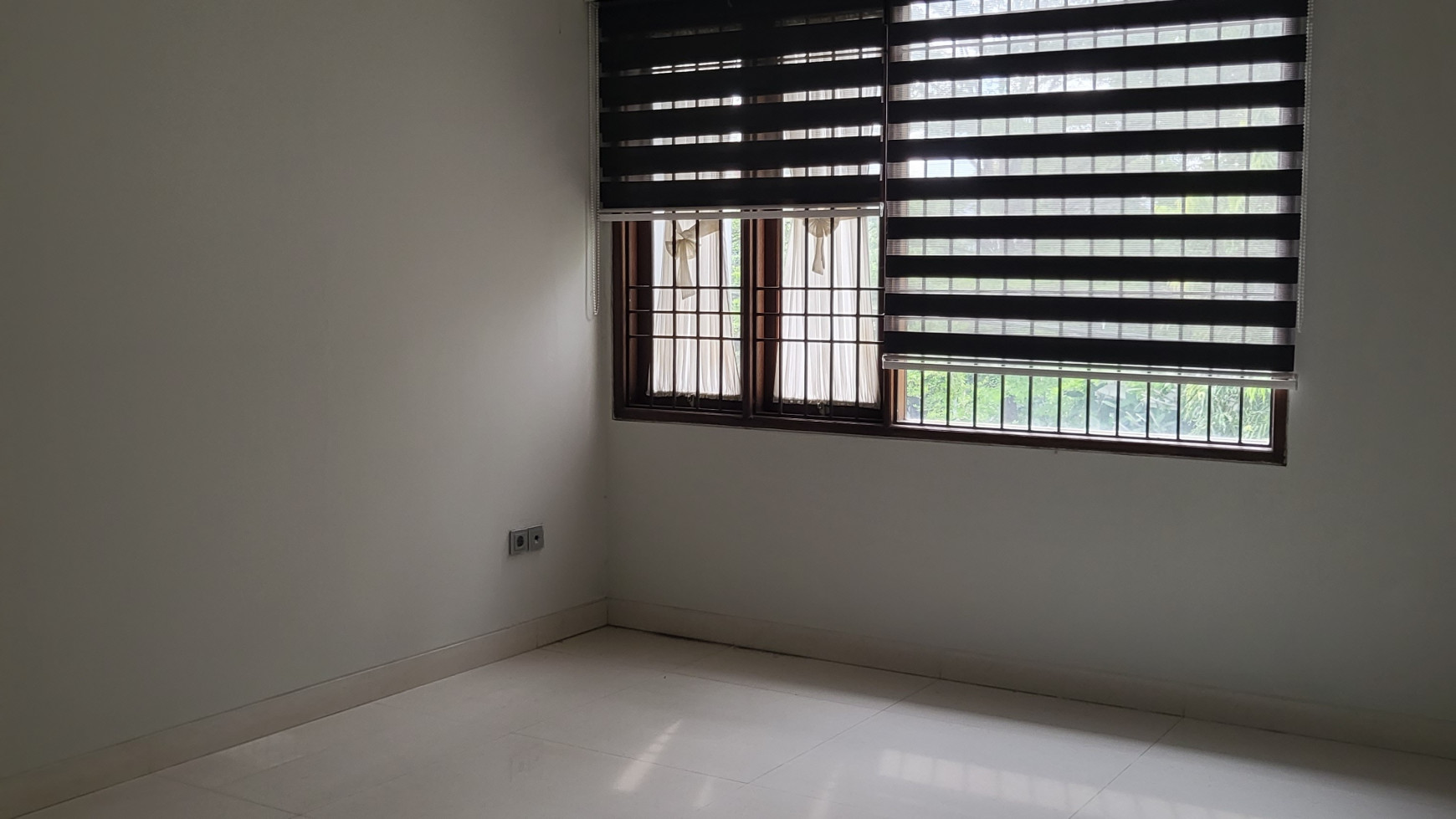 FOR RENT RUMAH MINIMALIST LINGKUNGAN NYAMAN - DEMPO KEBAYORAN BARU