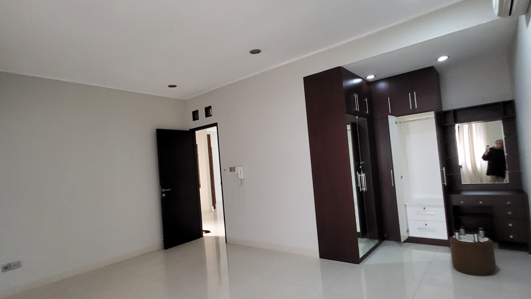 FOR RENT RUMAH MINIMALIST LINGKUNGAN NYAMAN - DEMPO KEBAYORAN BARU