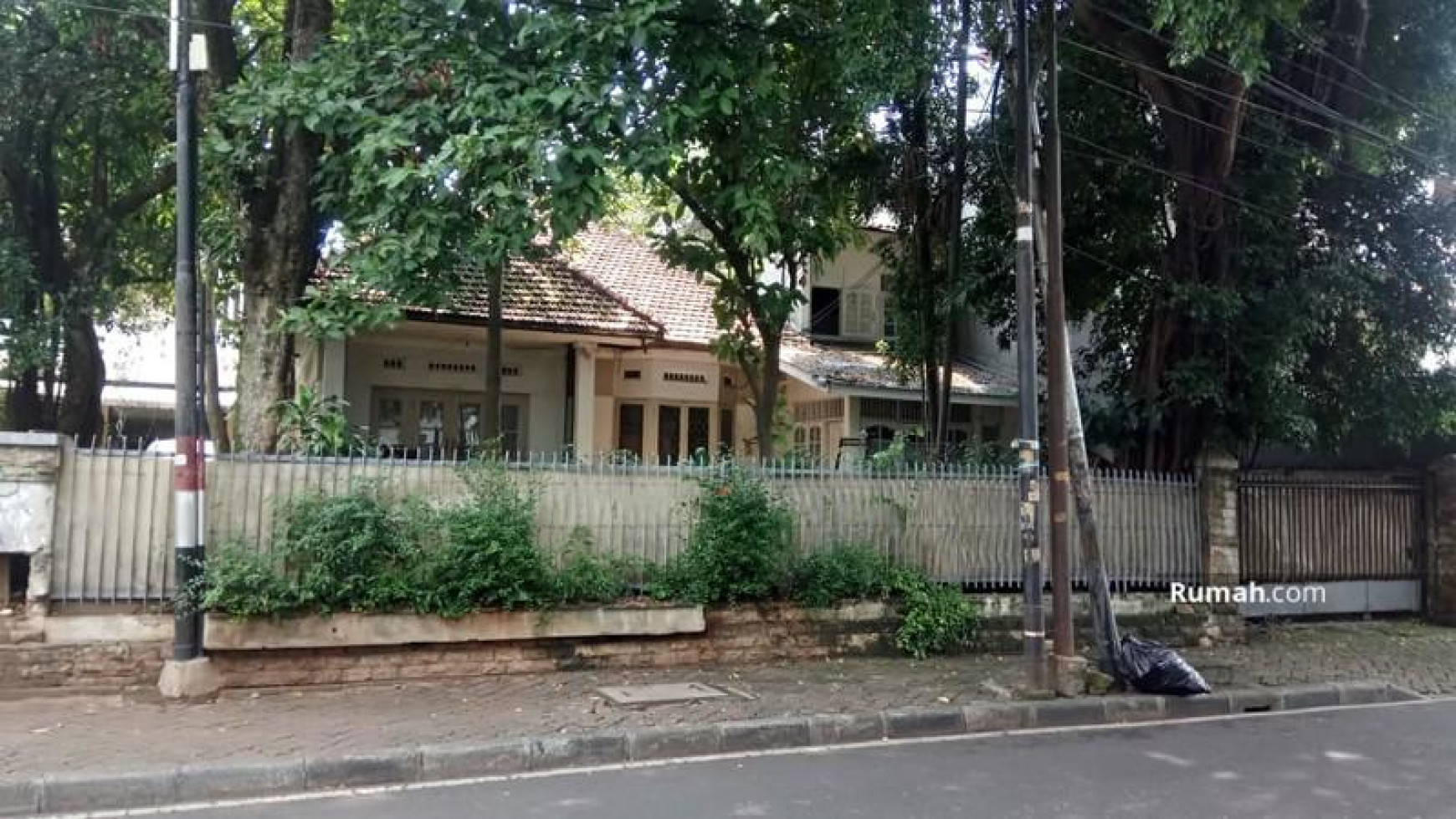 Rumah hitung tanah siap bangun area menteng jakpus 