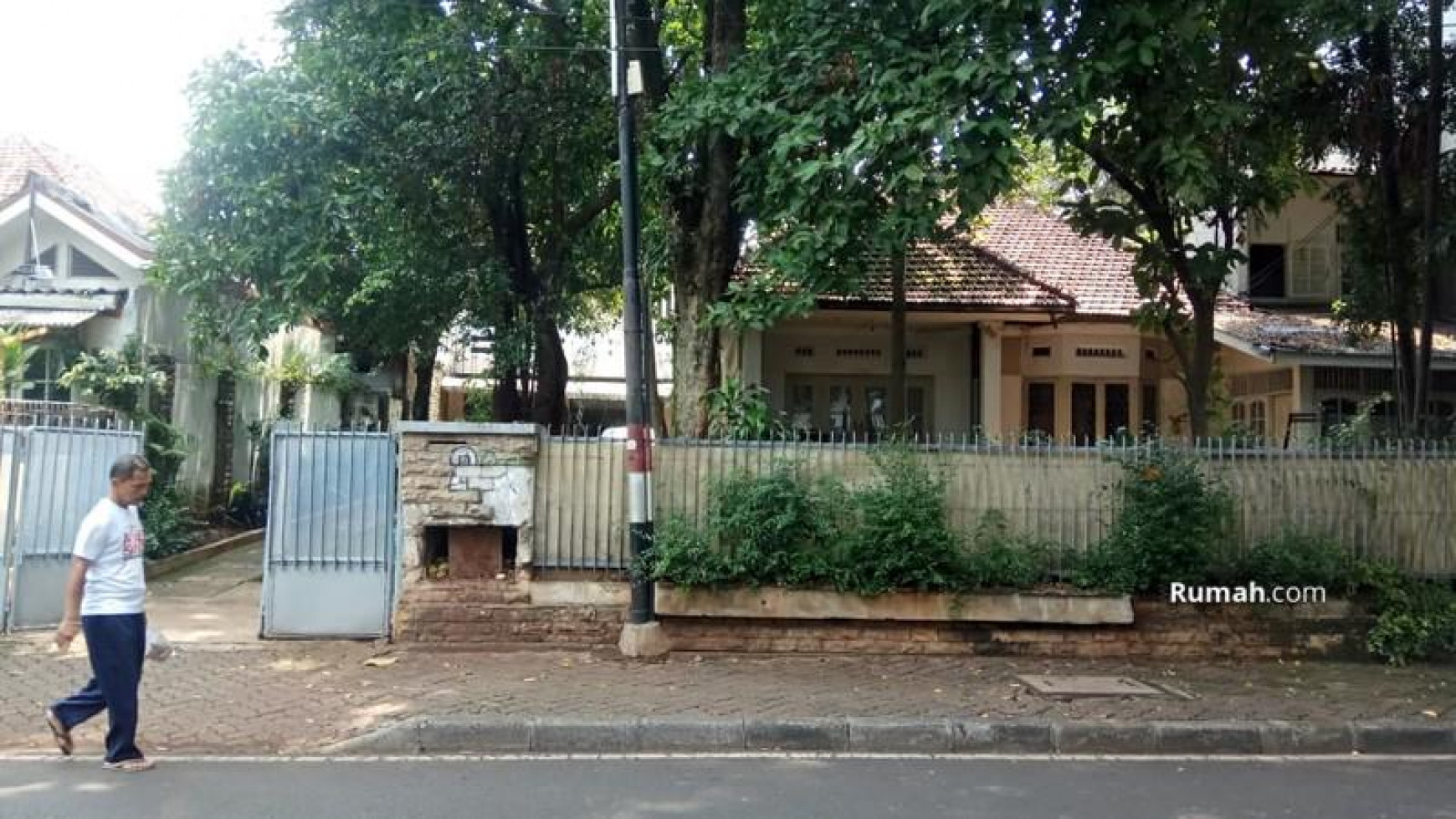 Rumah hitung tanah siap bangun area menteng jakpus 