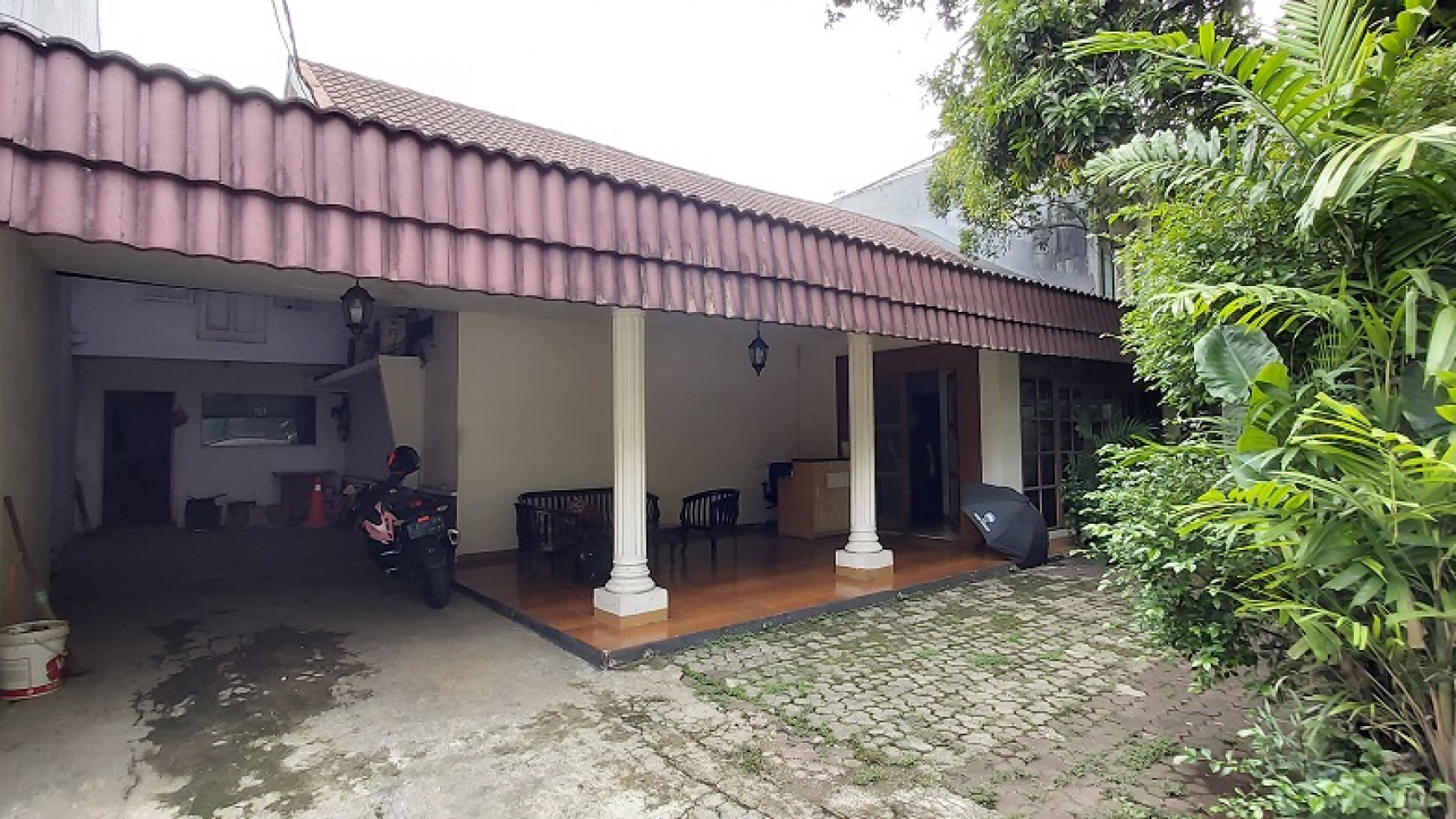 DIJUAL RUMAH DI JALAN BIRAH, JAKSEL, DEKAT SCBD, COCOK BUAT TEMPAT USAHA, SHM