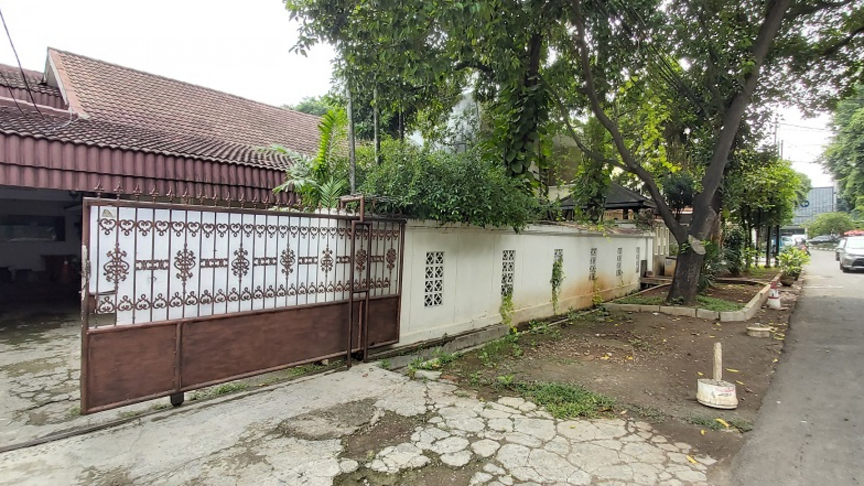 DIJUAL RUMAH DI JALAN BIRAH, JAKSEL, DEKAT SCBD, COCOK BUAT TEMPAT USAHA, SHM