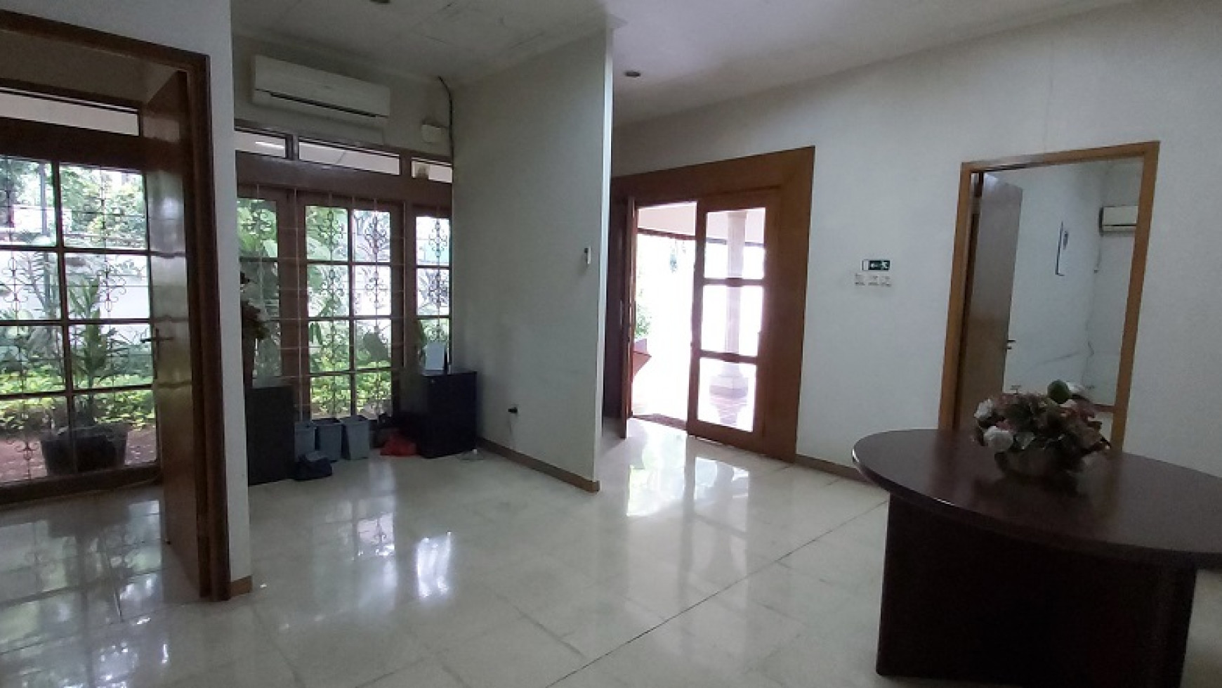 DIJUAL RUMAH DI JALAN BIRAH, JAKSEL, DEKAT SCBD, COCOK BUAT TEMPAT USAHA, SHM