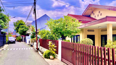 Rumah Dengan Tanah Luas Daerah Tebet, TURUN HARGA!!