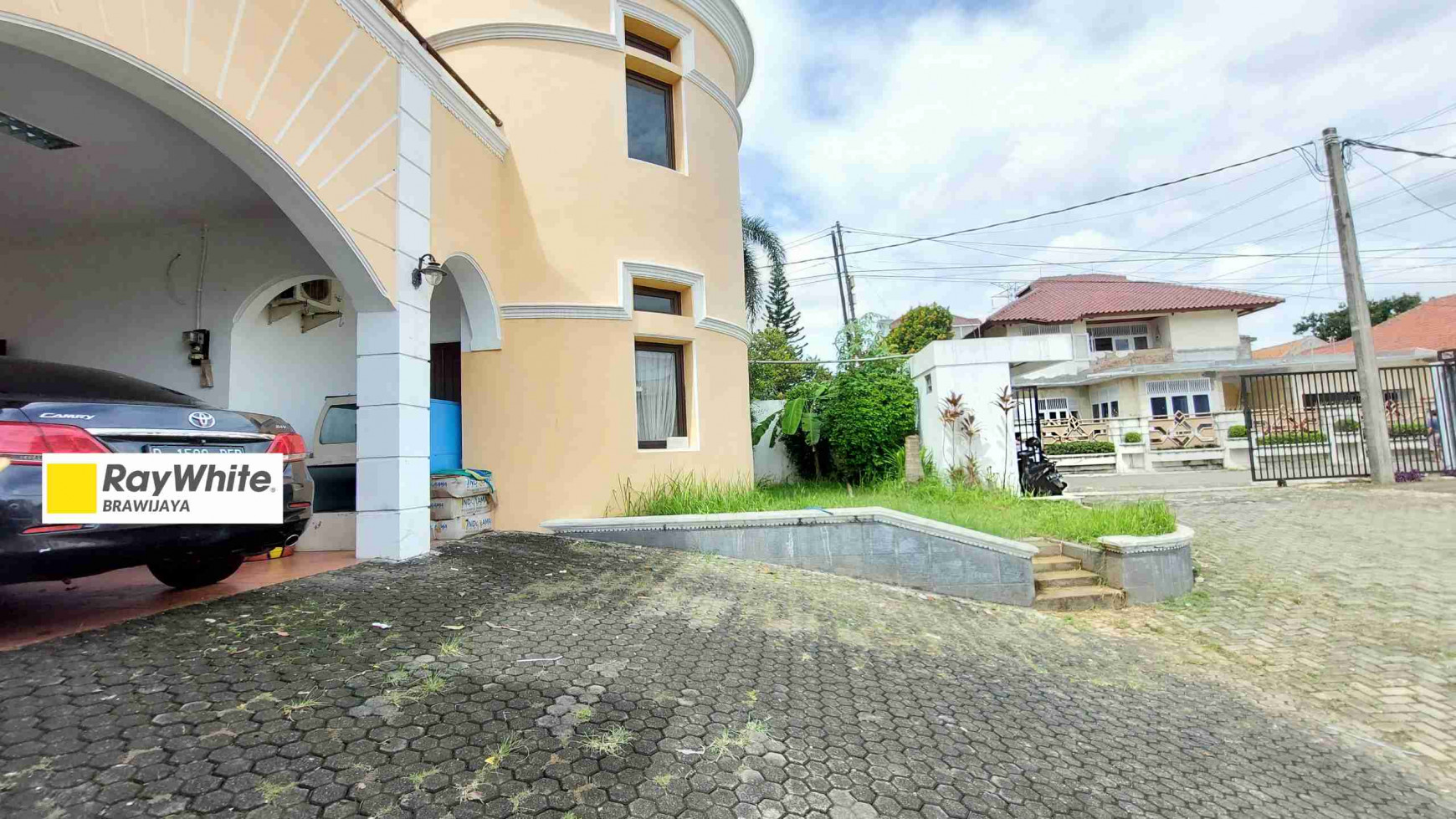 RUMAH DI GRAN CASABELLA, PANGKALAN JATI, DALAM CLUSTER, HANYA 1,5 KM KE TOL DESARI