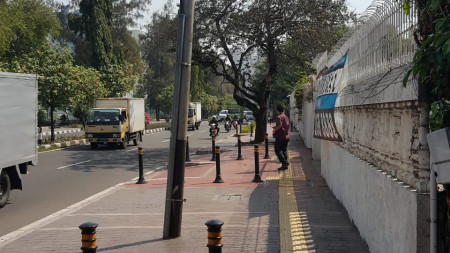 RUMAH PNGGIR JALAN BISA UNTUK USAHA. -JUAL HITUNG TANAH.