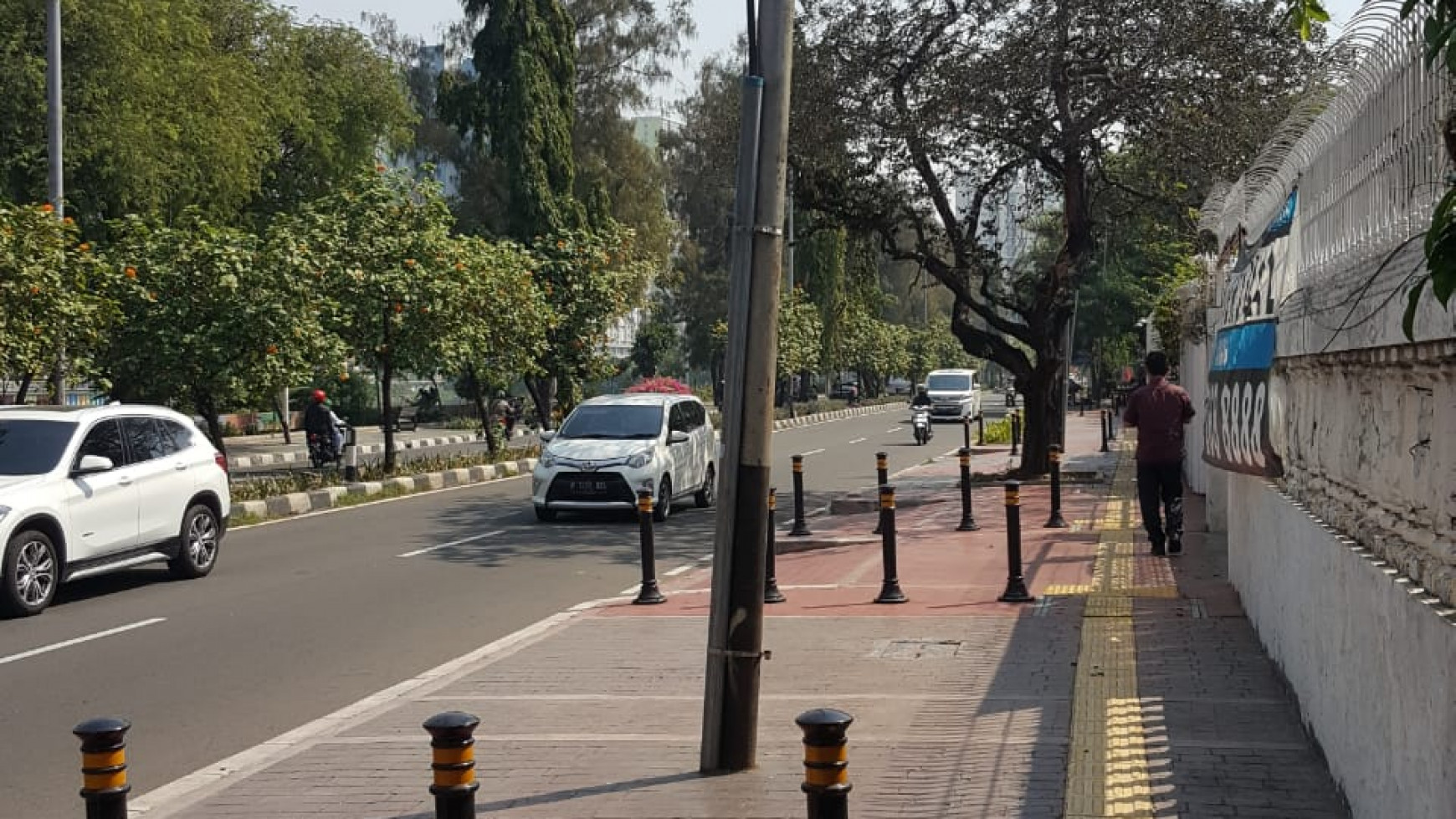 RUMAH PNGGIR JALAN BISA UNTUK USAHA. -JUAL HITUNG TANAH.