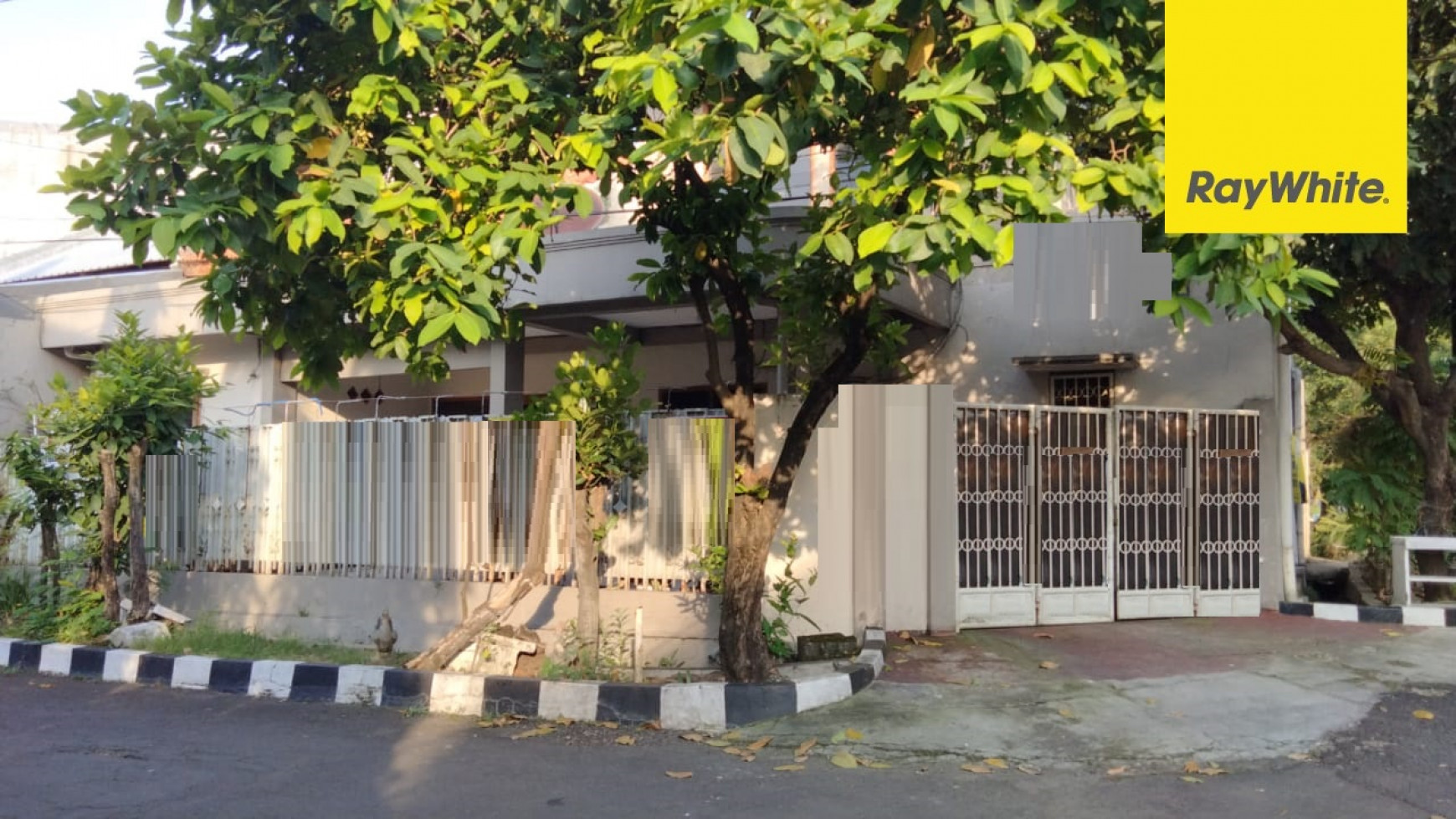 Rumah SHM di Darmo Permai Timur, Surabaya