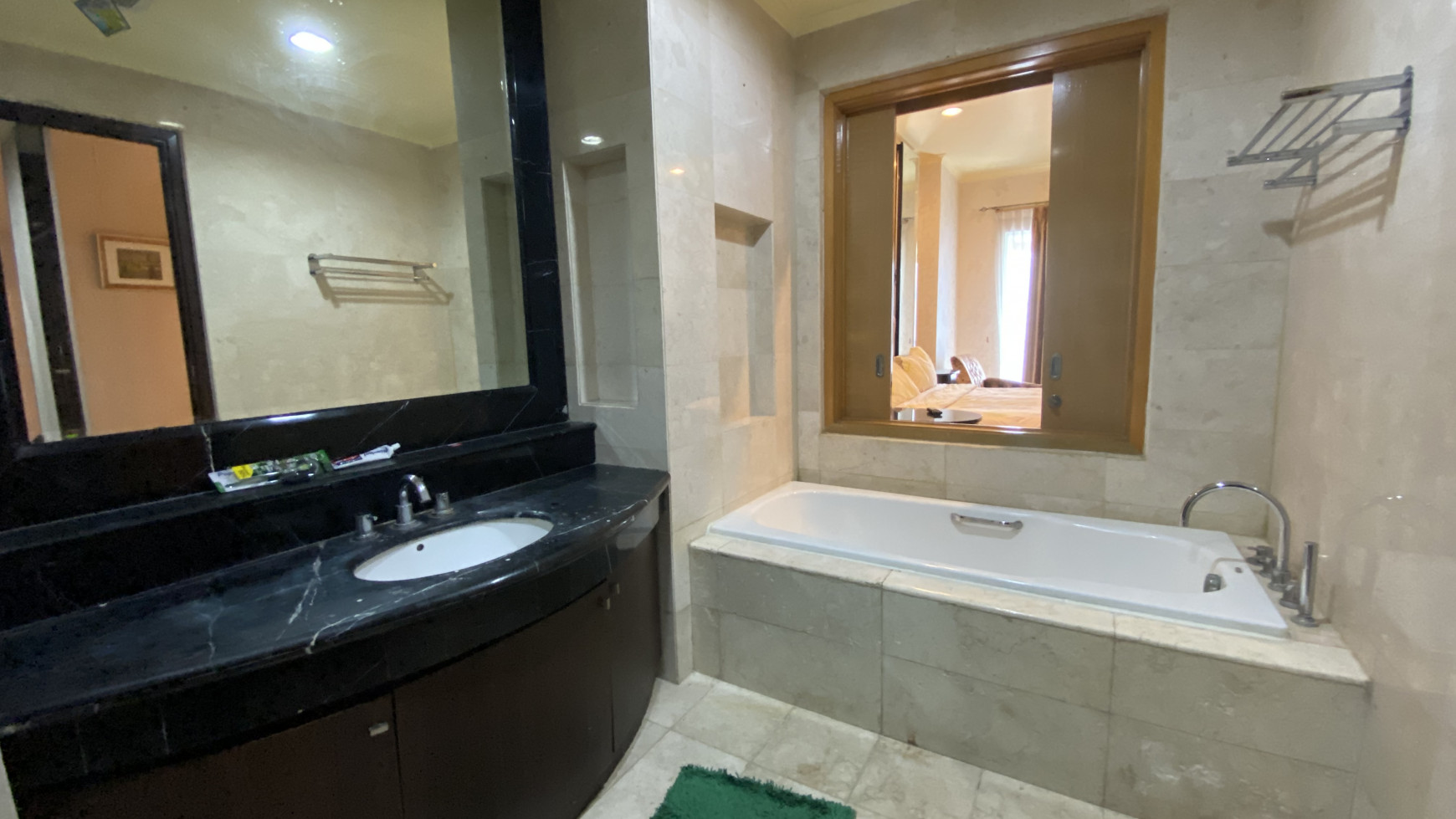 Disewakan Apartemen Senayan Residence 3BR + 1