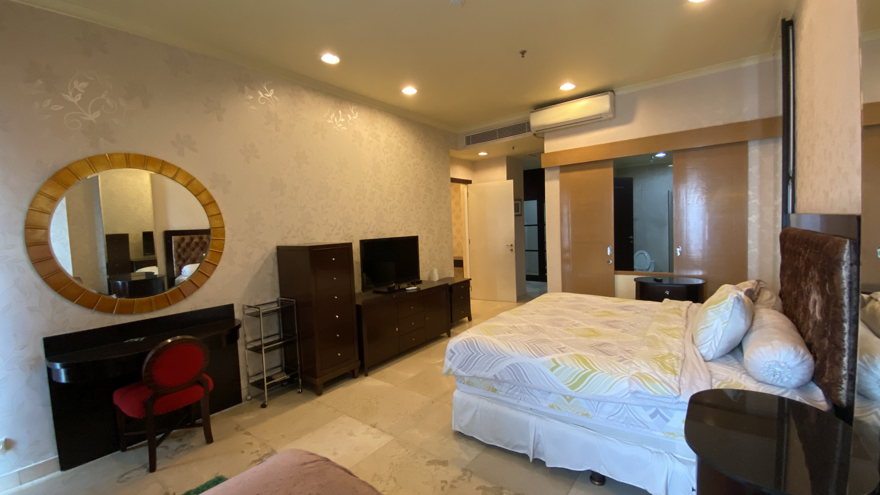 Disewakan Apartemen Senayan Residence 3BR + 1