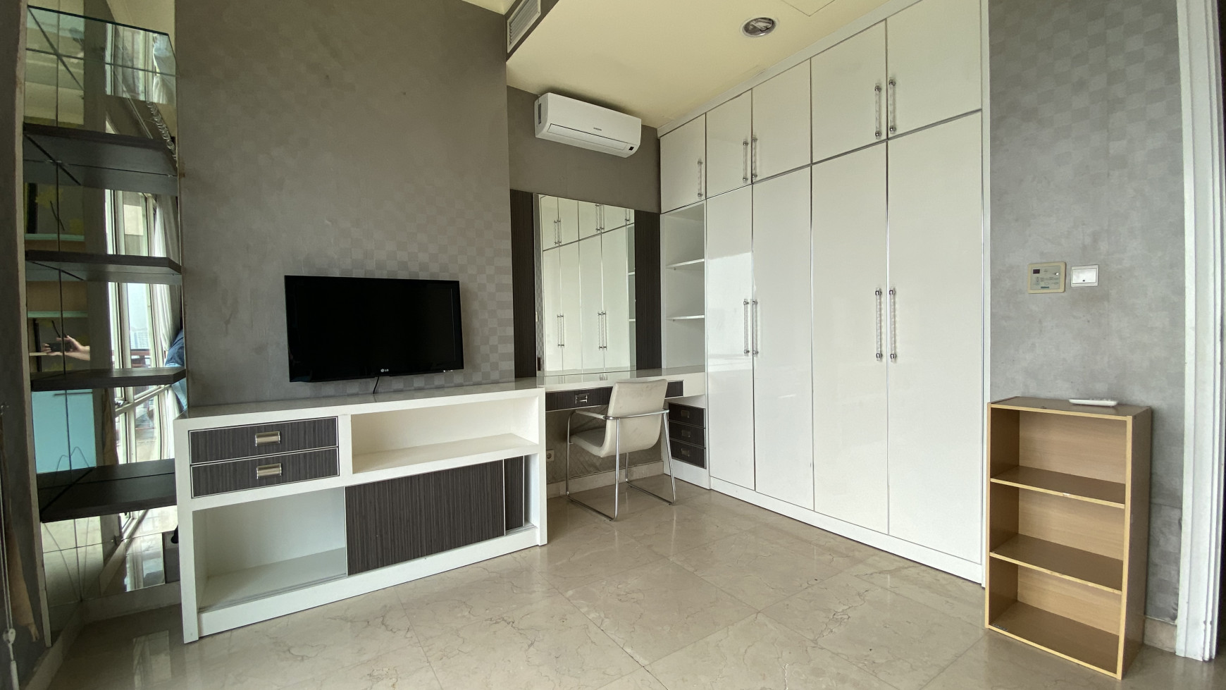 Disewakan Apartemen Senayan Residence 3BR + 1