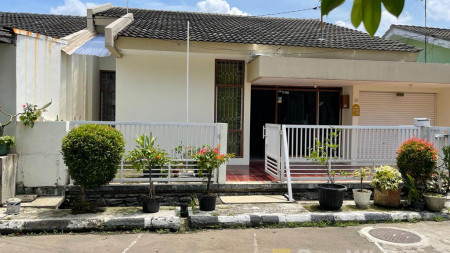 Rumah 1 Lantai Cantik dan Terawat di Sanggar Hurip