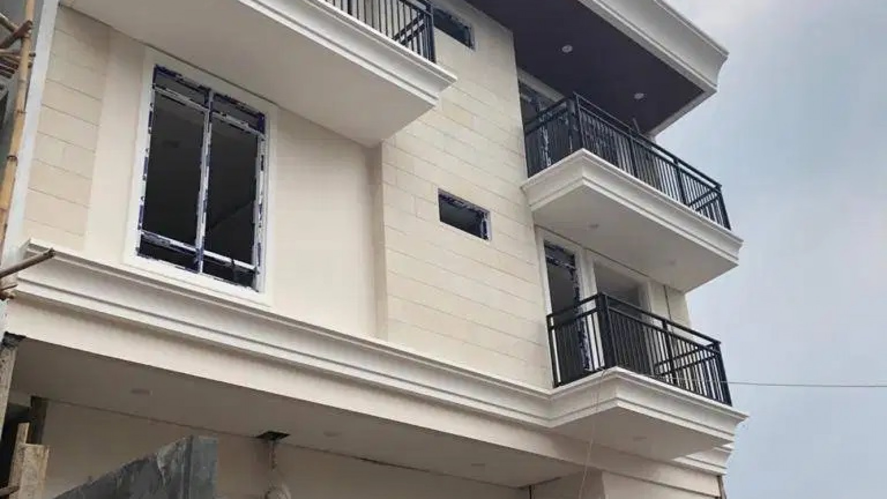 Jual Rumah Baru Siap Huni 3 Lantai di Pondok Indah, Jakarta Selatan