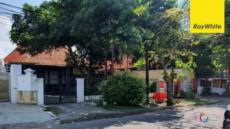 Rumah di Jl Progo, Darmo, Surabaya Pusat