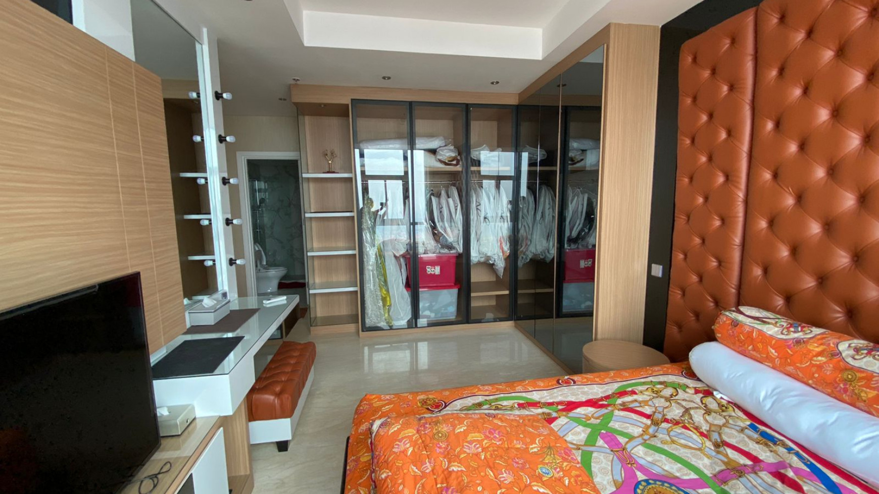 Sewa Apartemen Voila Ciputra World Surabaya - 2 Bedroom - Full Furnished - PRIVATE Balkony