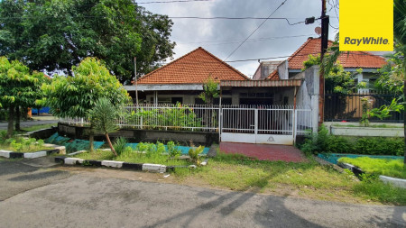 Rumah Pusat Kota di Jalan Siak, Darmo, Surabaya