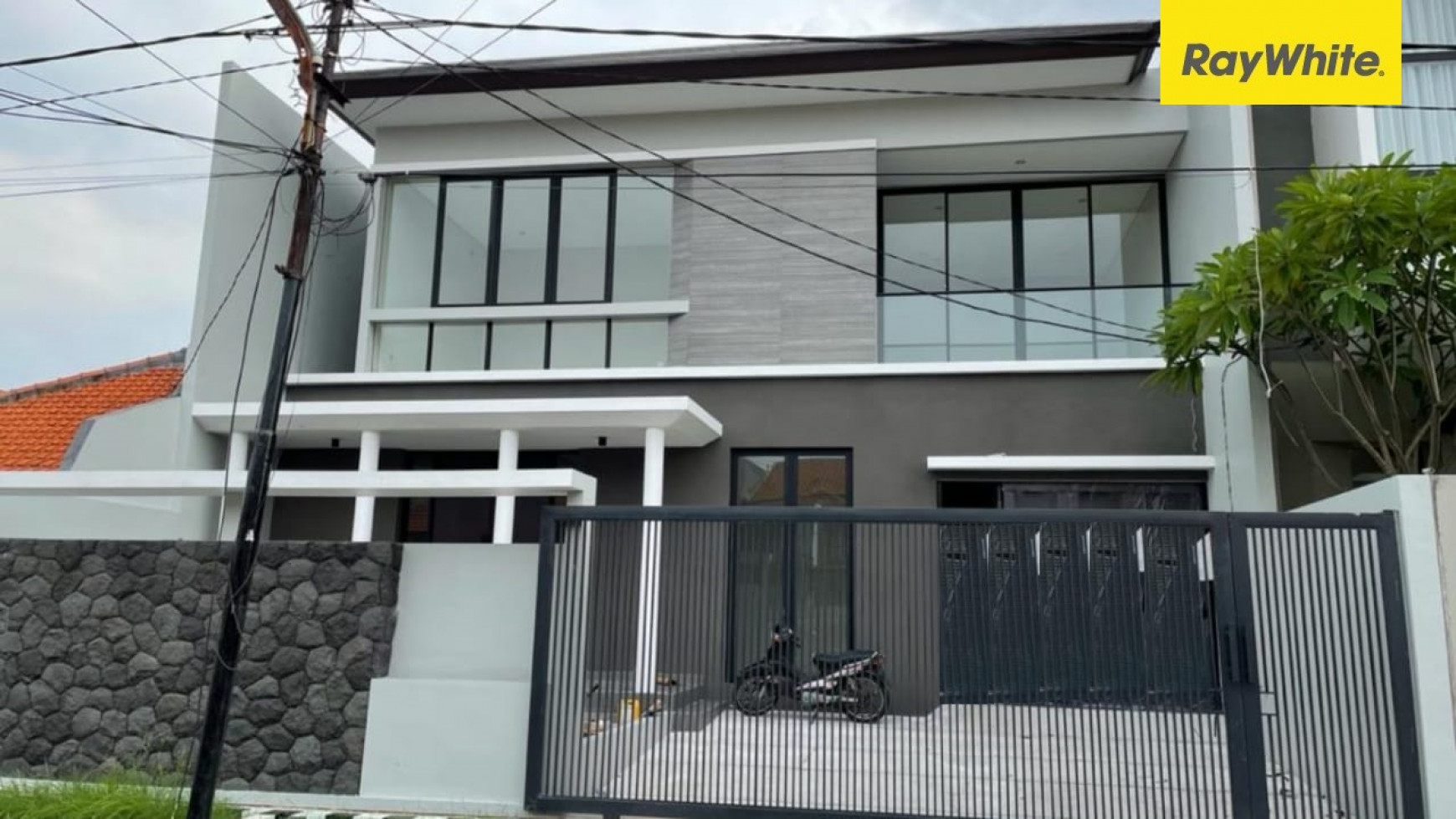 Rumah 2 lt di Manyar Tirtoyoso Selatan, Surabaya