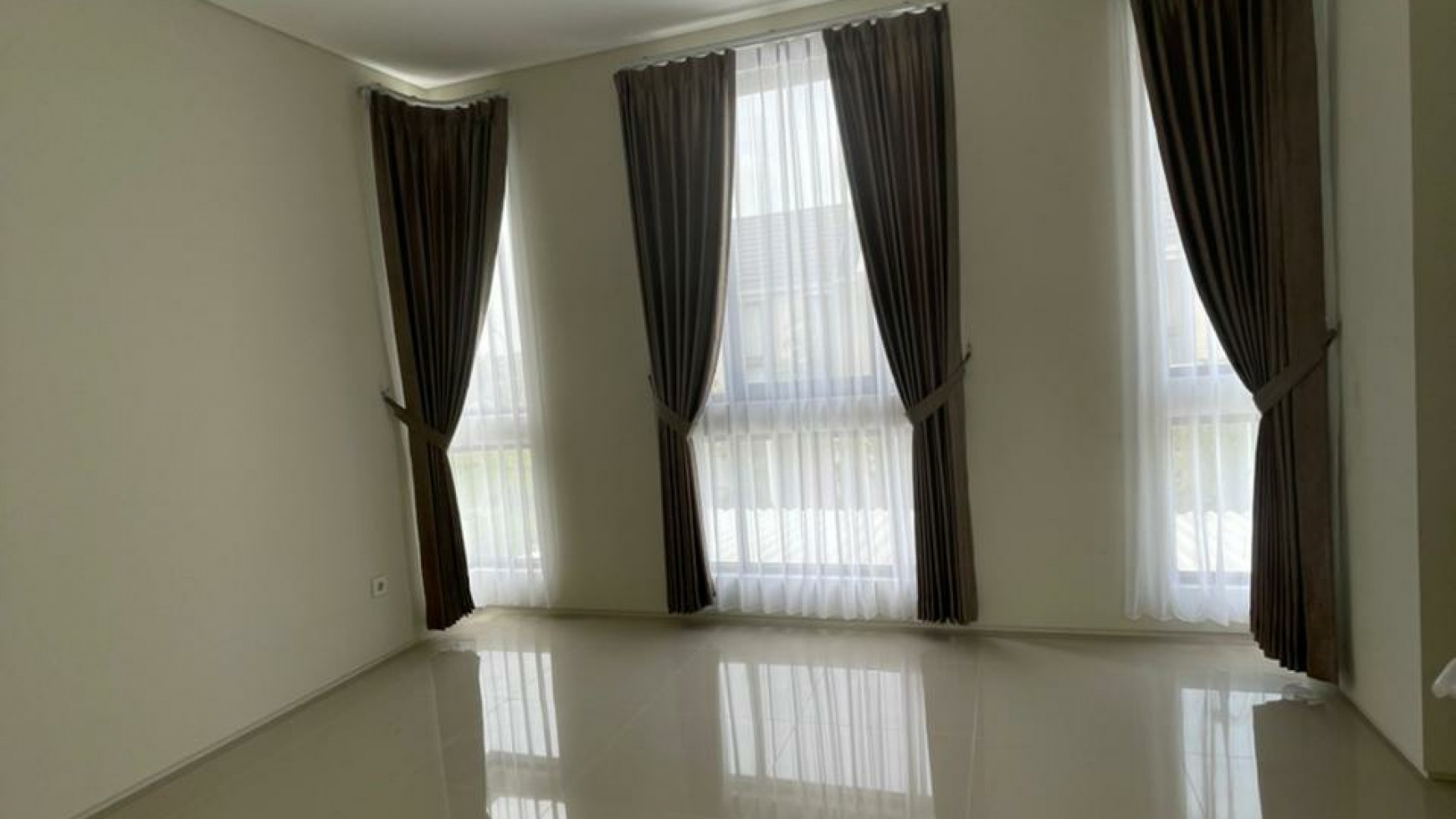 Dijual Rumah North West Lake Citraland Sby - K.Tidur 2+1 - New Renov Belakang GRANITE + Canopy