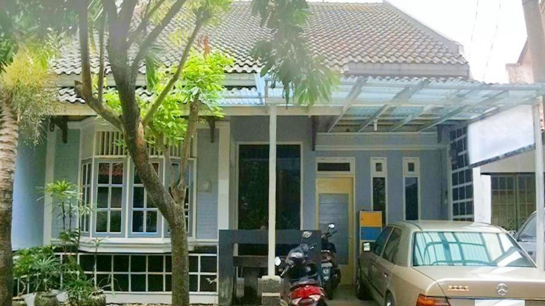 Rumah dlm komplek perumahan, .luas tnh besar, siap huni, Ciputat Timur.