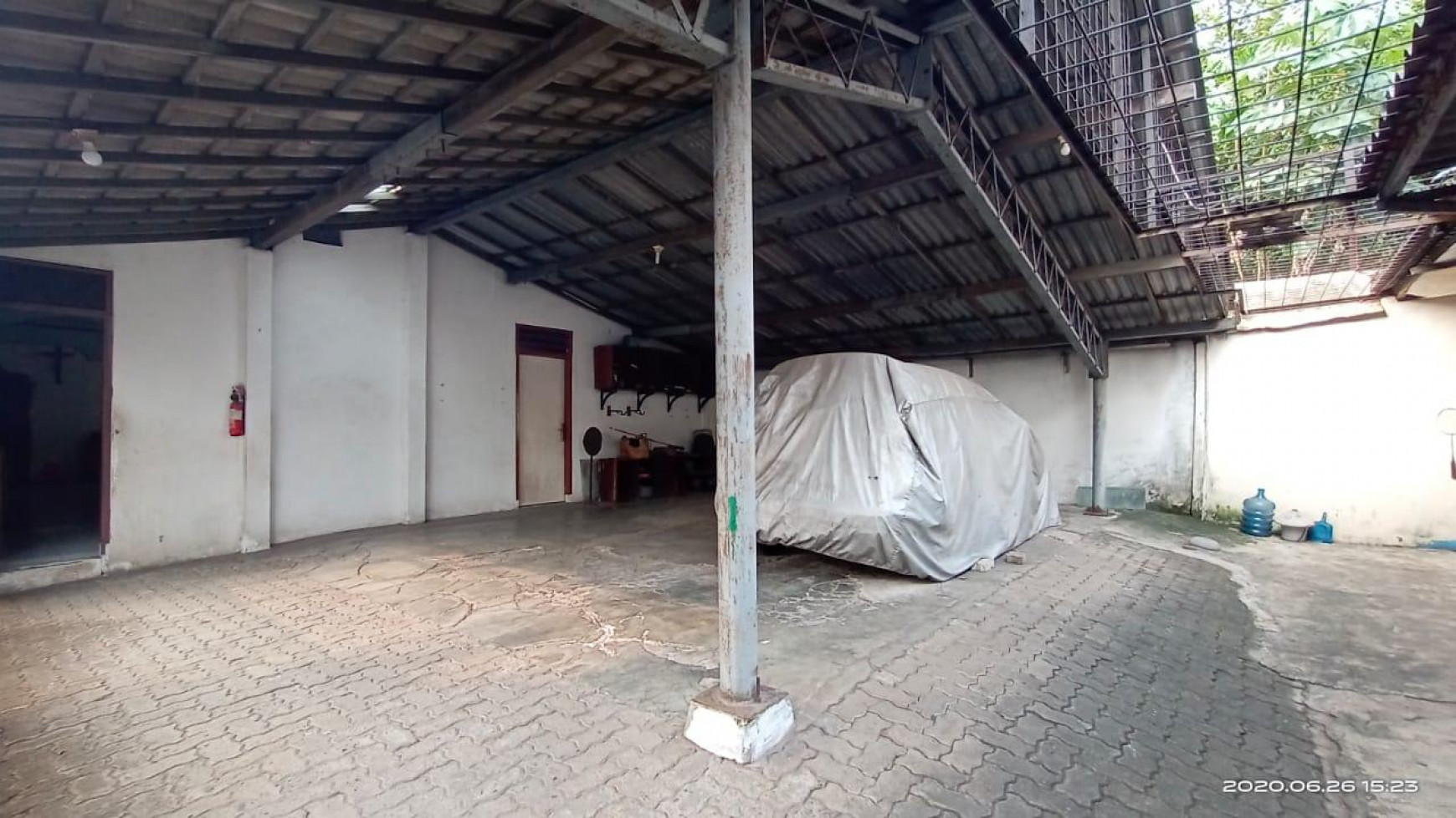 Rumah bagus,halaman luas,depan taman di Jl.Bintaro Permai Jaksel.