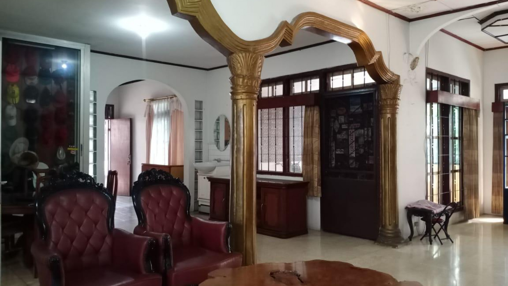 Rumah bagus,halaman luas,depan taman di Jl.Bintaro Permai Jaksel.