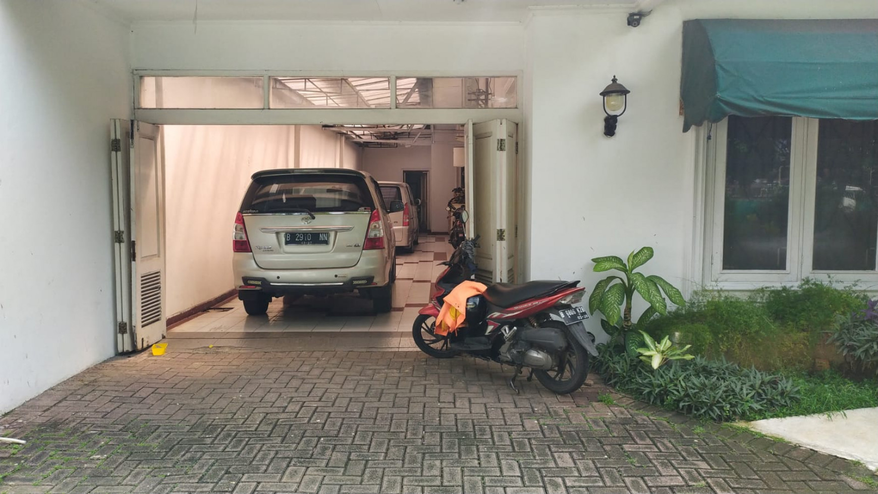 Bagus Rumah Asri 900M2 Menteng Ja