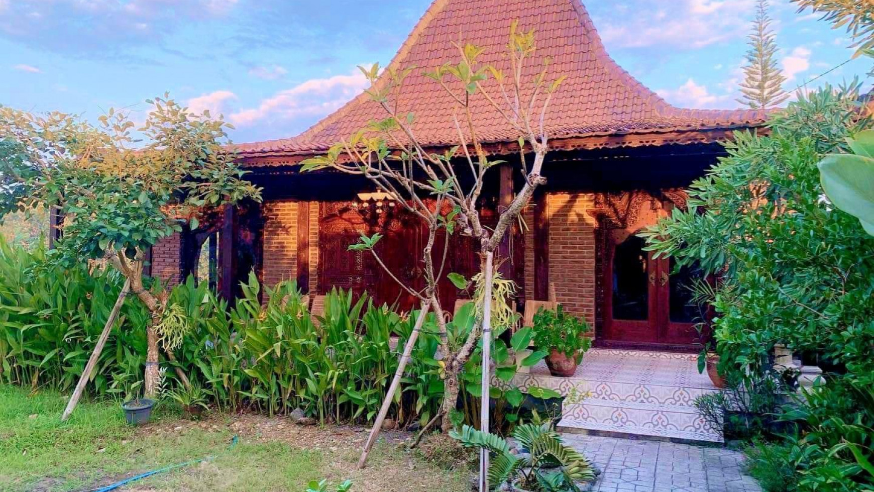 Freehold villa  with 1 beautiful joglo  and  3 unit bedrooms area quiet Tanah Lot 